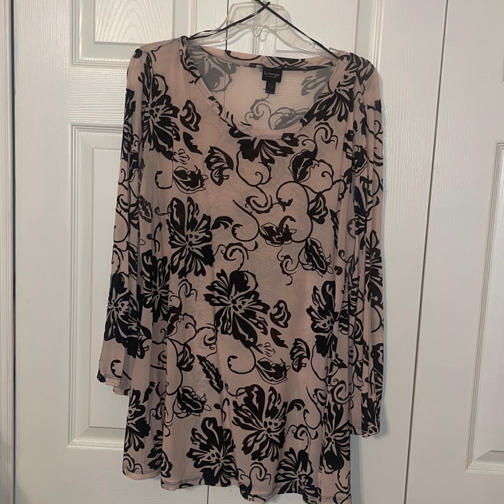 Black and beige flowy too long sleeves
